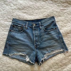 High rise Levi shorts